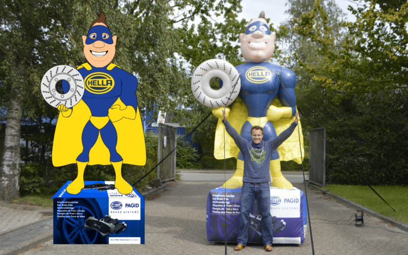 Portfolio_Hella_Inflatable_Mascot Firmen-Superheld aufblasbarer Werbeträger von Promo Bears