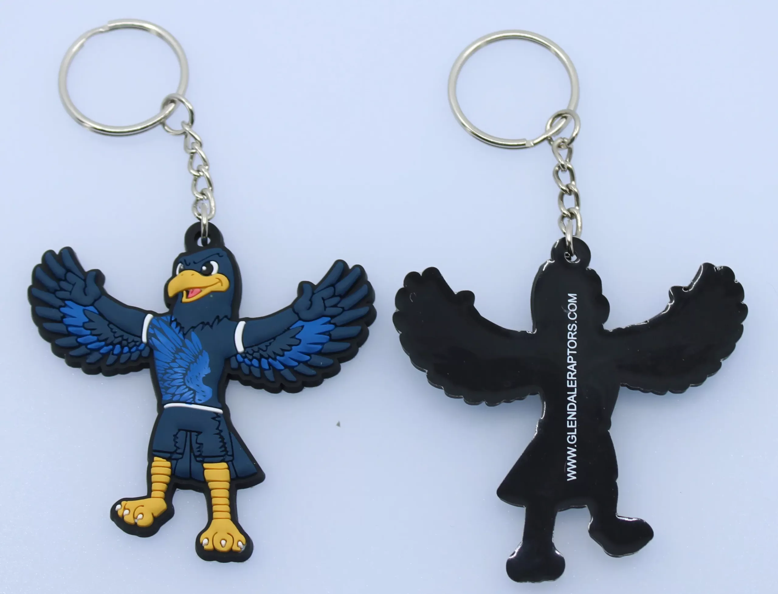 Reference-2D-Mascot-Key-chains-by-Promo-Bears-Glendal-Raptors-scaled Produktion individueller Schlüsselanhänger in Form eines Vogels mit aufgedruckter Webadresse auf der Rückseite