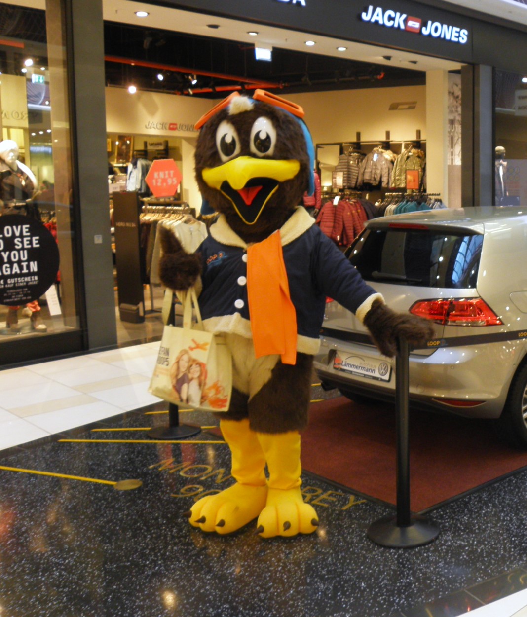 Maskottchen Loopi im Einkaufszentrum