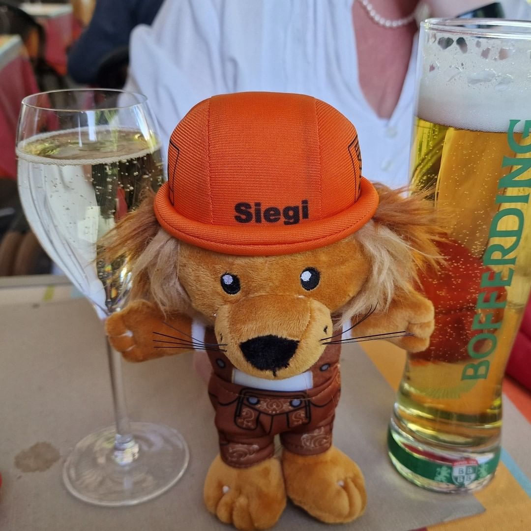 Snapinsta.app_358791399_1952816745074262_5259873116738744997_n_1024 Siegl Plüschtier Hergestellt Von Promo Bears