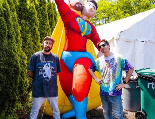 DJ Duo Two Friends – Maskottchen und Aufblasbare Figuren