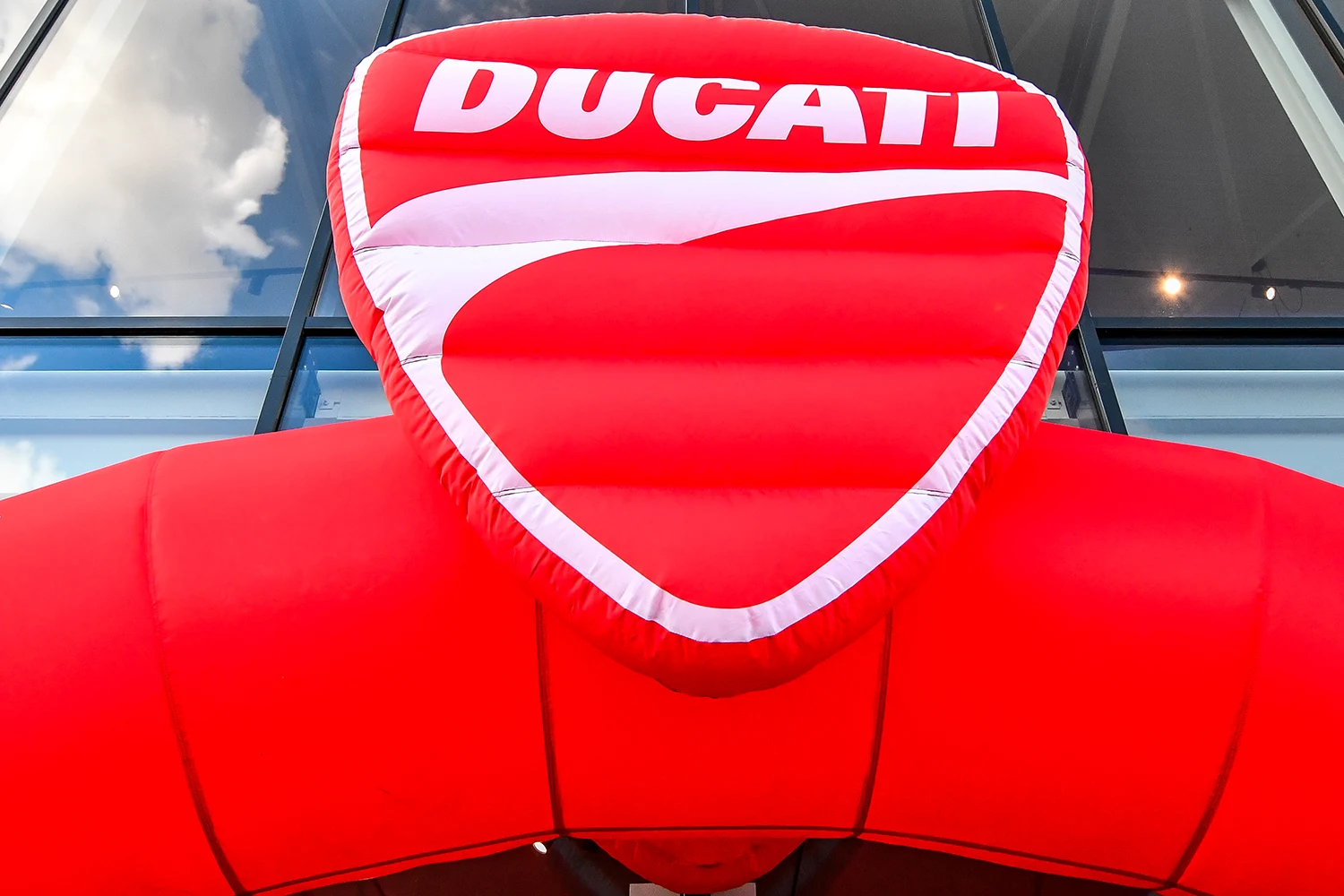 Aufblasbarer Torbogen Ducati Ingolstadt Hergestellt Von Promo Bears