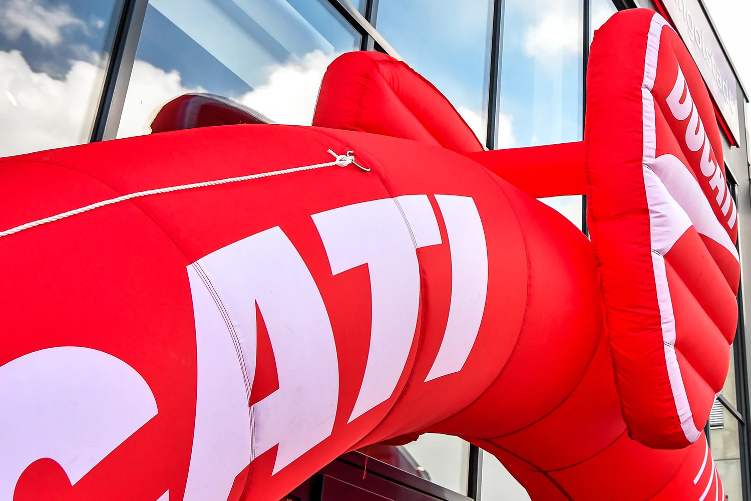 Aufblasbarer Torbogen Ducati Ingolstadt Hergestellt Von Promo Bears