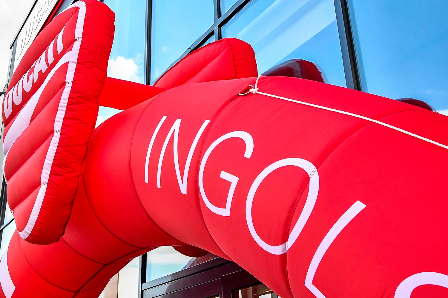 Aufblasbarer Torbogen Ducati Ingolstadt Hergestellt Von Promo Bears