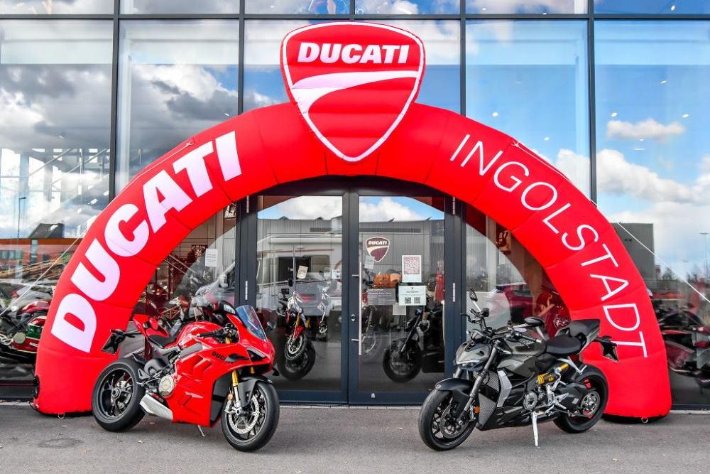 Aufblasbarer Werbebogen für Tag der Offenen Tür bei Ducati Ingolstadt. Hergestellt durch Promo Bears