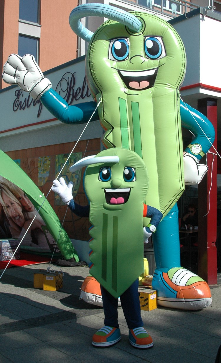 Giant-inflatable-Mascot-made-by-Promo-Bears-scaled_PromoBears-2