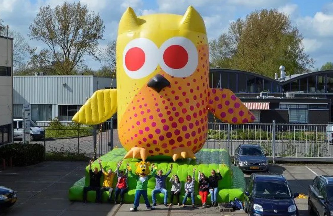 Owl-Giant-Inflatable_PromoBears-2 Aufblasbare Figur - Eule in XXL hergestellt von Promo Bears