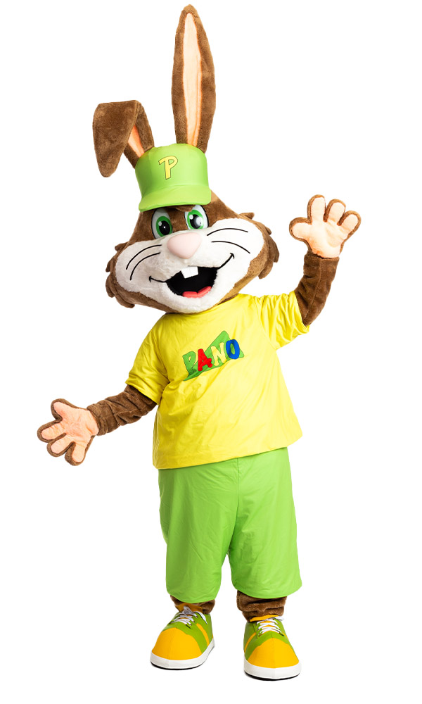 Schulmaskottchen mit bunten Klamotten kommen besonders bei jüngeren Schülern gut an