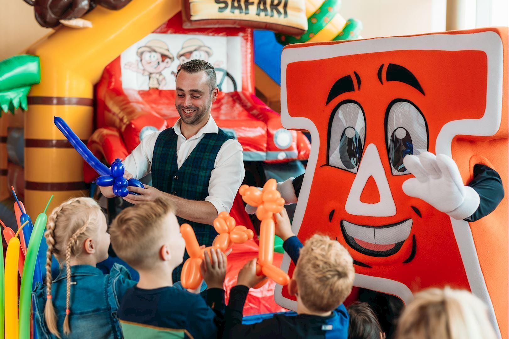 Aatje-Mascotte-voor-Atlas-Theater-gemaakt-door-Promo-Bears